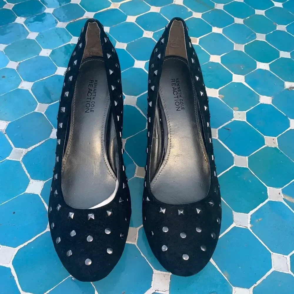 NEW KENNETH COLE STUDDED BLACK SUEDE LEATHER PUMPS